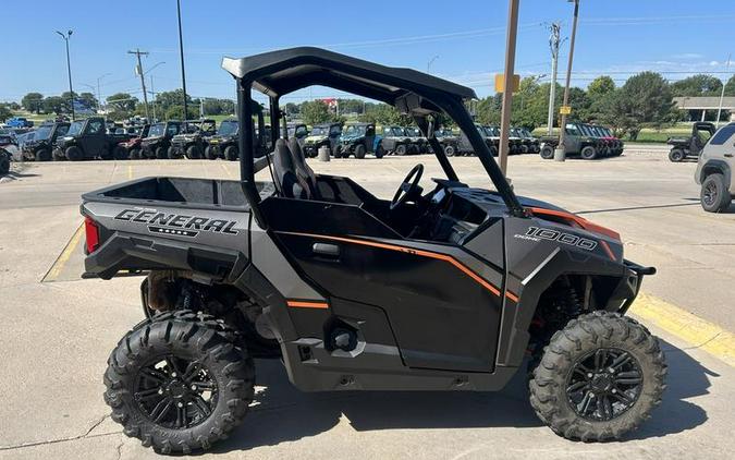 2017 Polaris® GENERAL™ 1000 EPS Deluxe Titanium Matte Metallic