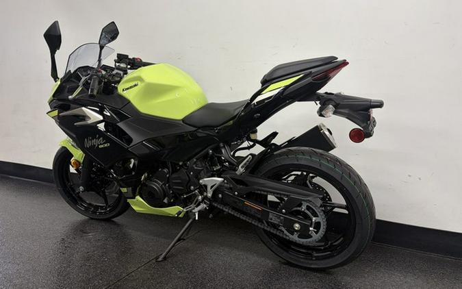 2026 Kawasaki Ninja 500 ABS Metallic Yellowish GreenEbony