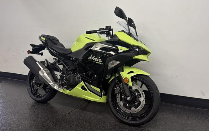2026 Kawasaki Ninja 500 ABS Metallic Yellowish GreenEbony