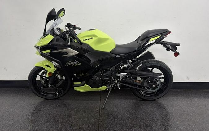 2026 Kawasaki Ninja 500 ABS Metallic Yellowish GreenEbony