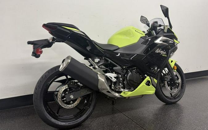 2026 Kawasaki Ninja 500 ABS Metallic Yellowish GreenEbony