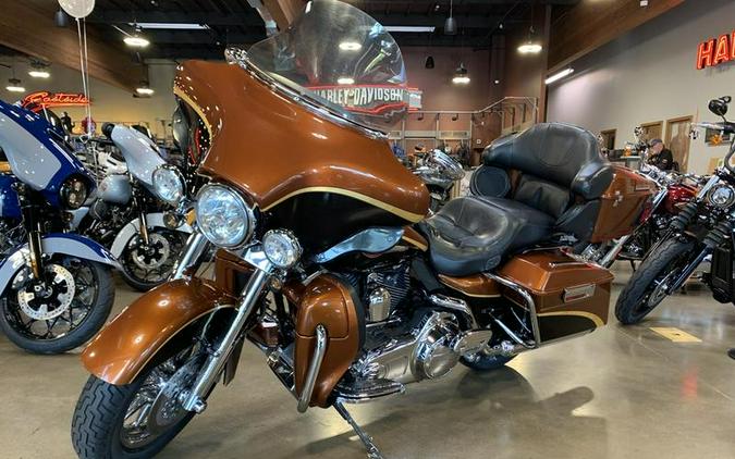 2008 Harley-Davidson® FLHTCUSE3 - CVO™ Ultra Classic® Screamin' Eagle® Anniversary Electra Glide®