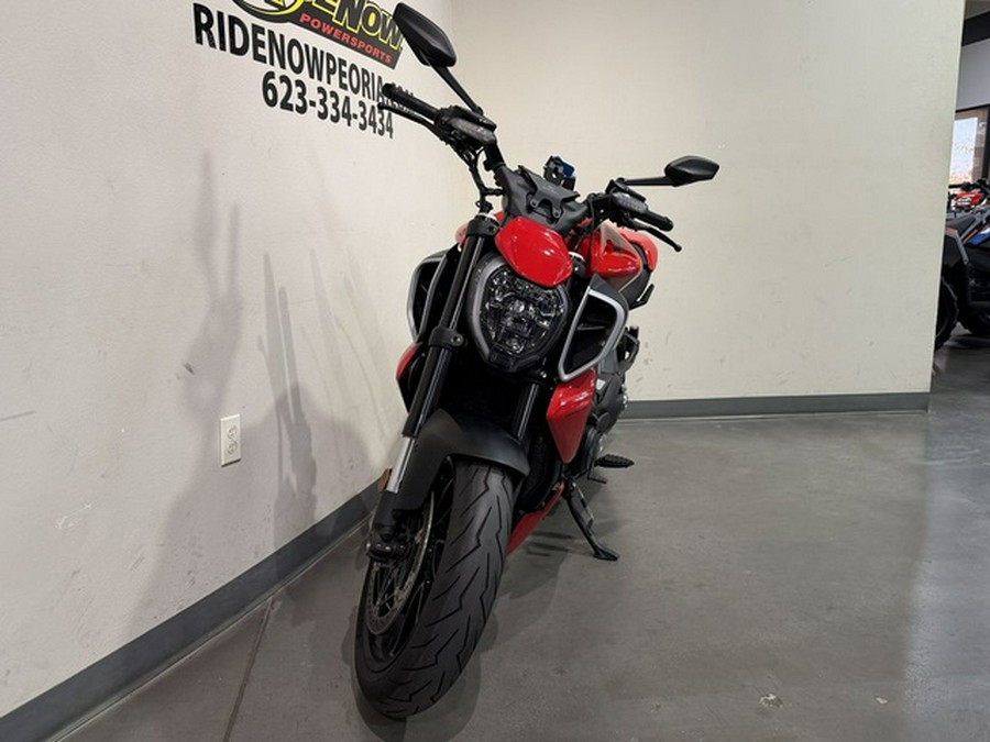 2025 Ducati Diavel V4 Ducati Red
