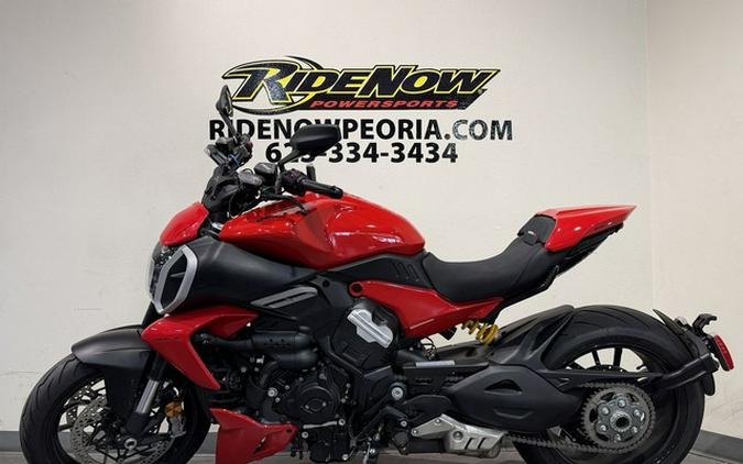 2025 Ducati Diavel V4 Ducati Red