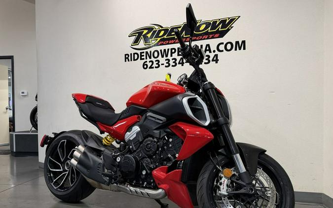 2025 Ducati Diavel V4 Ducati Red