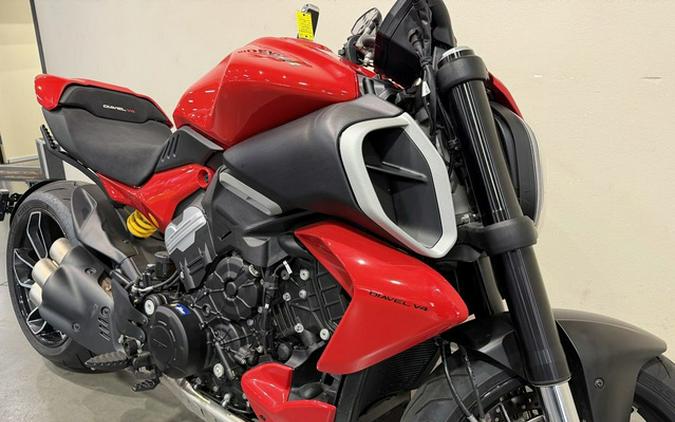 2025 Ducati Diavel V4 Ducati Red