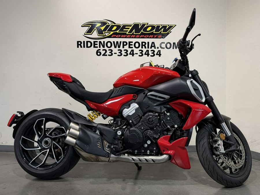 2025 Ducati Diavel V4 Ducati Red