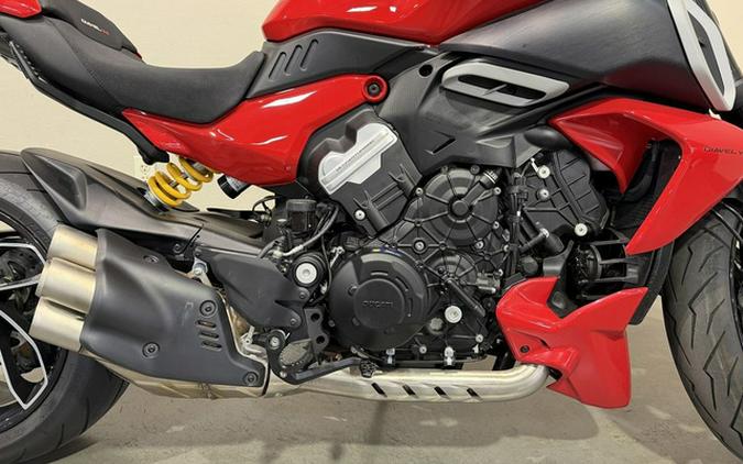 2025 Ducati Diavel V4 Ducati Red