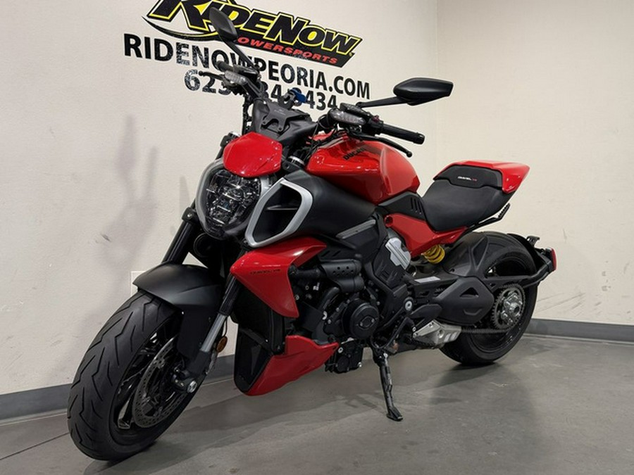 2025 Ducati Diavel V4 Ducati Red