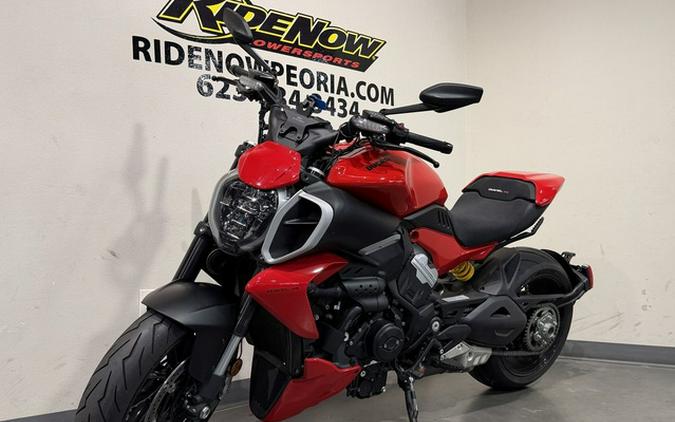 2025 Ducati Diavel V4 Ducati Red