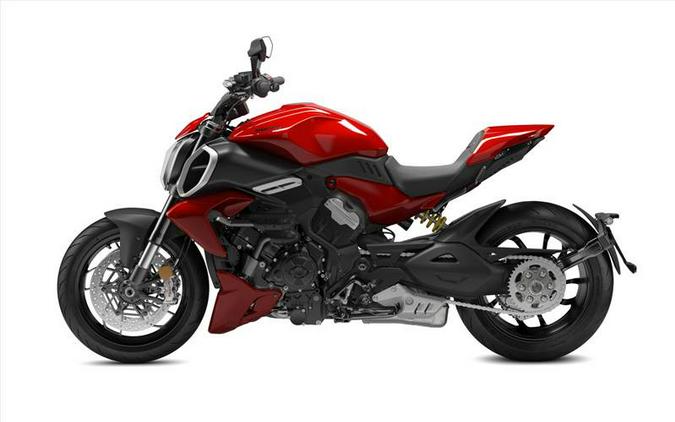 2024 Ducati Diavel V4 - Red