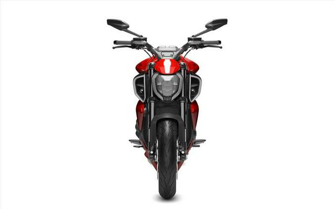 2024 Ducati Diavel V4 - Red