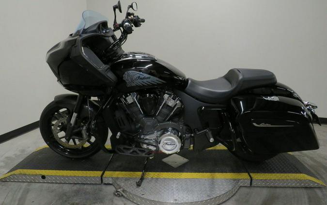 2022 Indian Motorcycle® Challenger® Black Metallic
