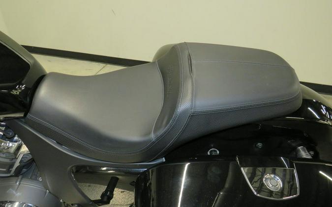 2022 Indian Motorcycle® Challenger® Black Metallic