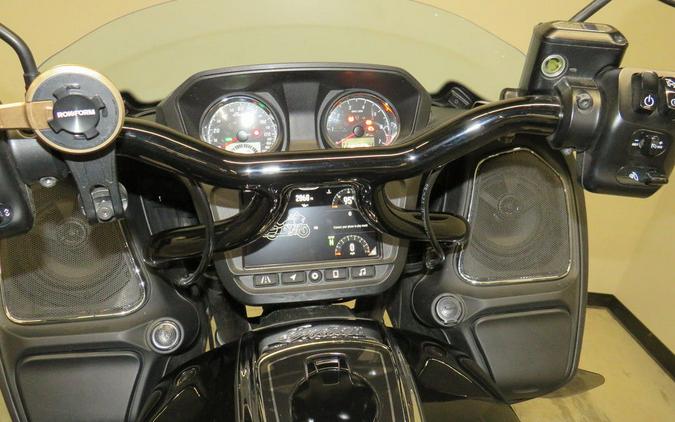 2022 Indian Motorcycle® Challenger® Black Metallic