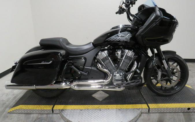 2022 Indian Motorcycle® Challenger® Black Metallic