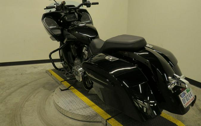 2022 Indian Motorcycle® Challenger® Black Metallic