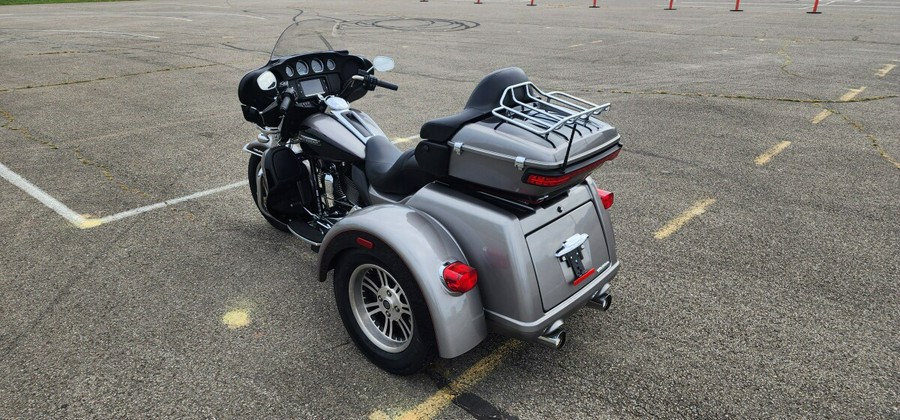 2016 Harley-Davidson® Tri Glide® Ultra FLHTCUTG