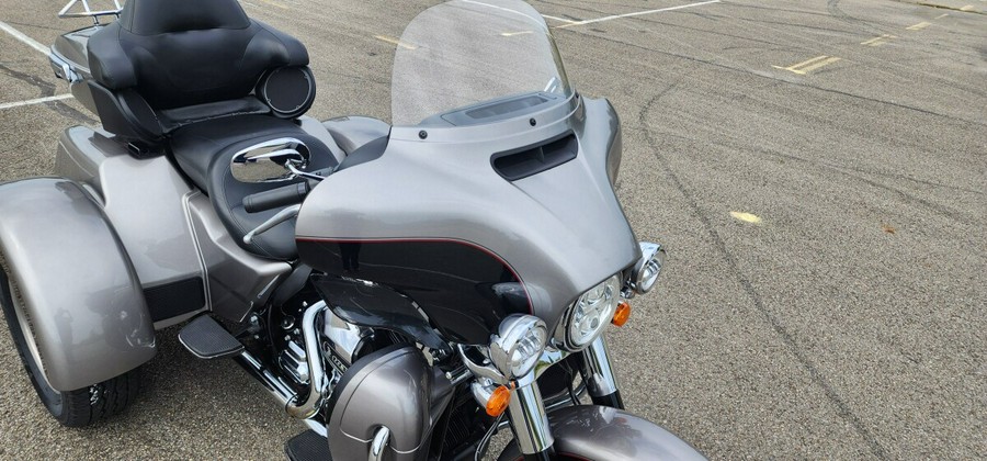 2016 Harley-Davidson® Tri Glide® Ultra FLHTCUTG