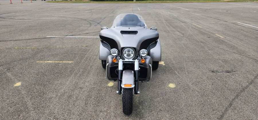 2016 Harley-Davidson® Tri Glide® Ultra FLHTCUTG