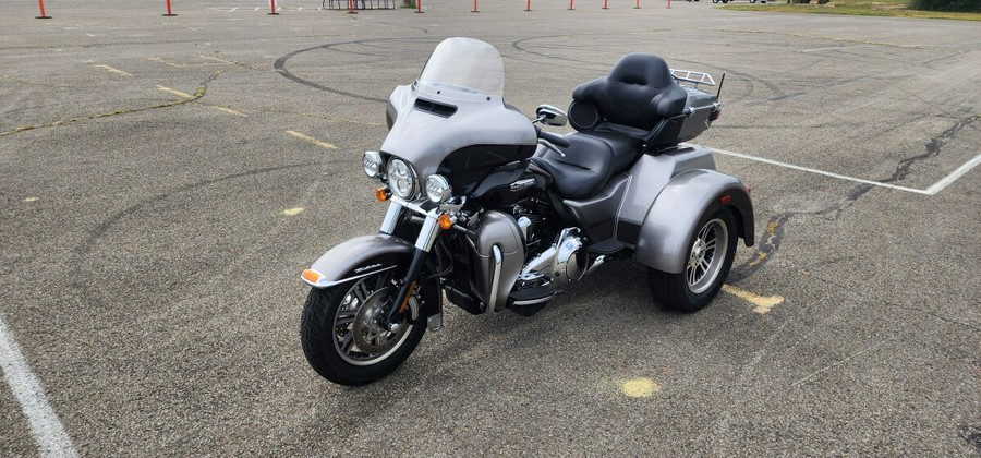 2016 Harley-Davidson® Tri Glide® Ultra FLHTCUTG