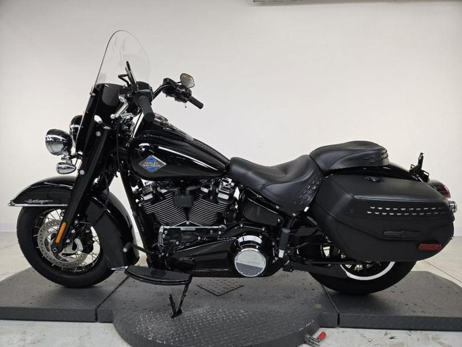 2025 Harley-Davidson® FLHC - Heritage Classic