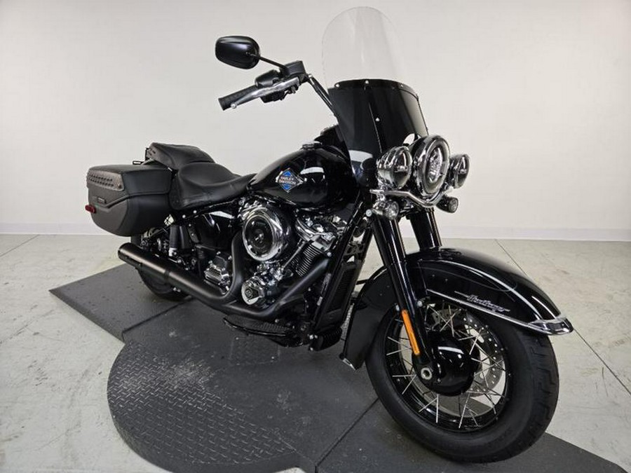 2025 Harley-Davidson® FLHC - Heritage Classic