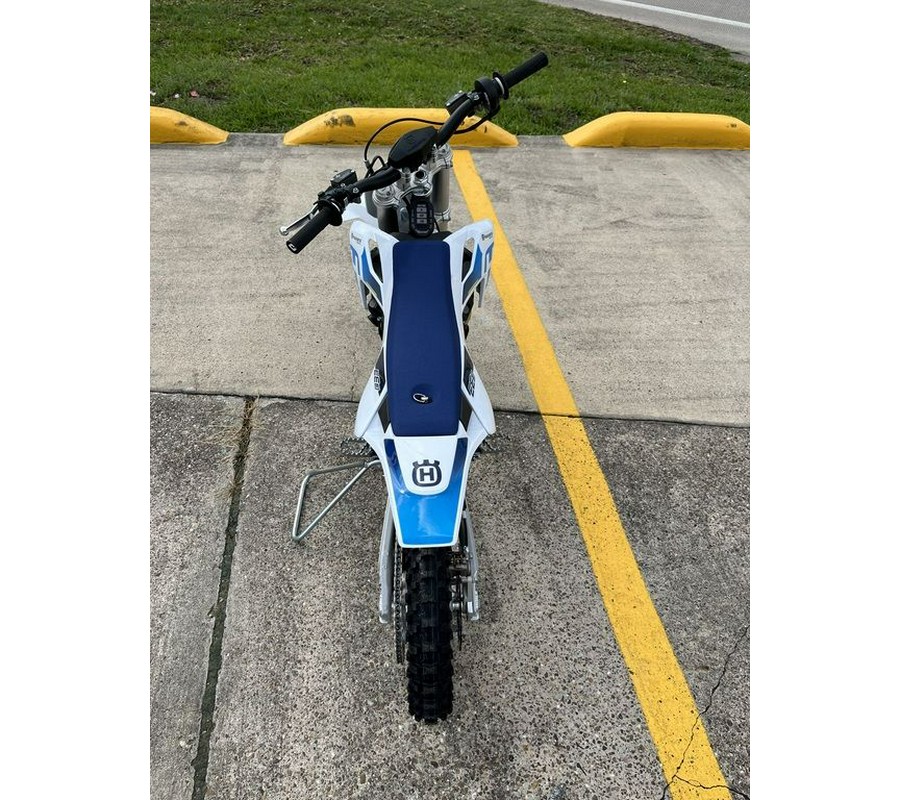 2024 Husqvarna® EE 3