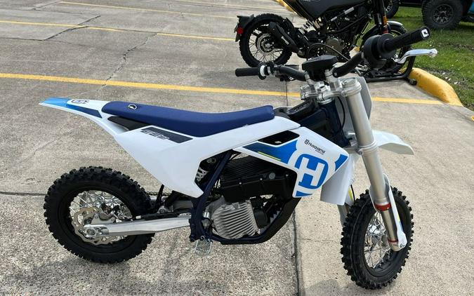 2024 Husqvarna® EE 3