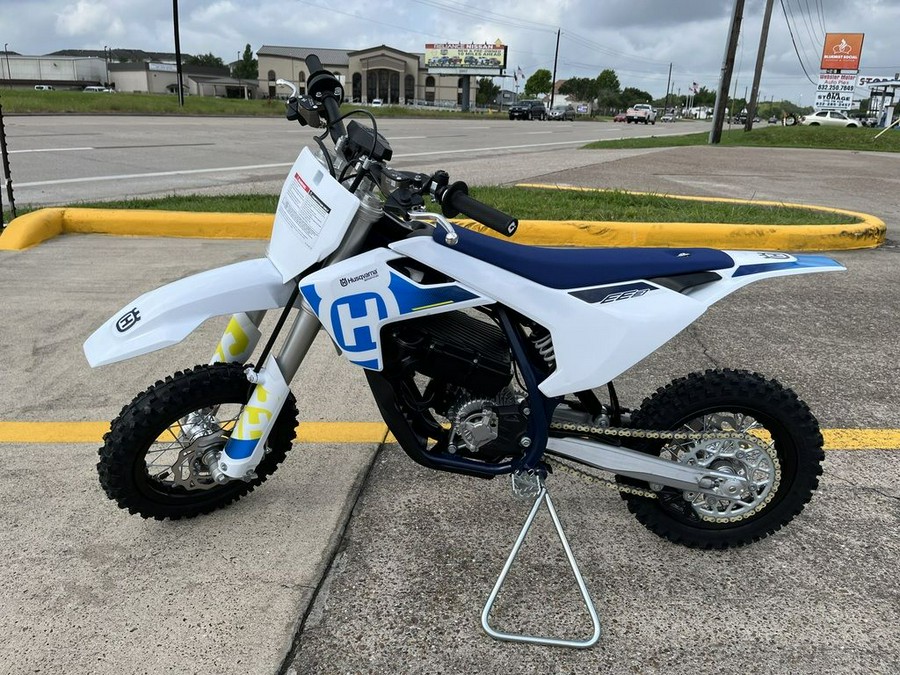 2024 Husqvarna® EE 3