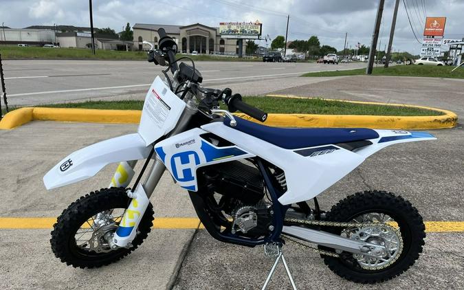 2024 Husqvarna® EE 3