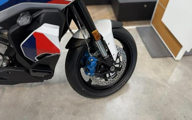 2026 BMW M 1000 XR Light White/M Motorsport