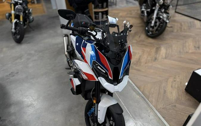 2026 BMW M 1000 XR Light White/M Motorsport