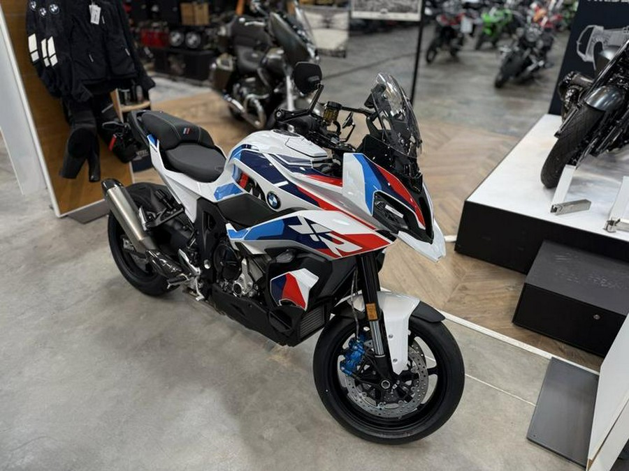 2026 BMW M 1000 XR Light White/M Motorsport
