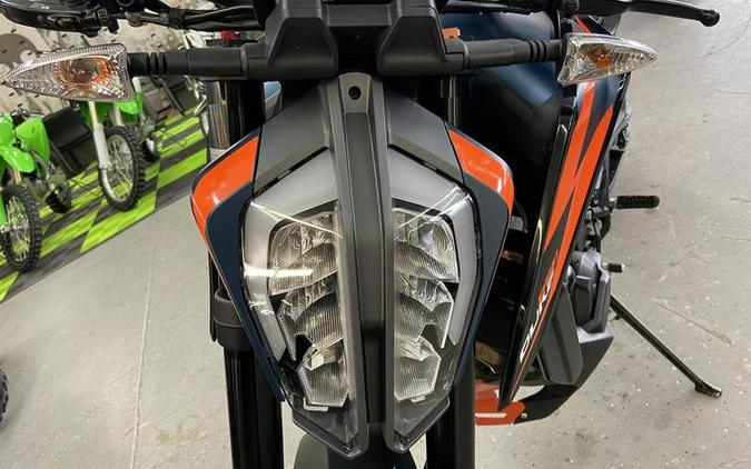 2023 KTM 890 Duke R