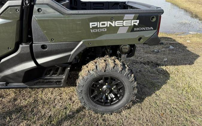 2025 Honda® Pioneer 1000-6 Deluxe Crew