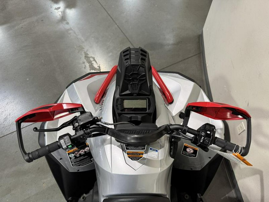 2026 Can-Am® Renegade X mr 1000 R Hyper Silver & Legion Red