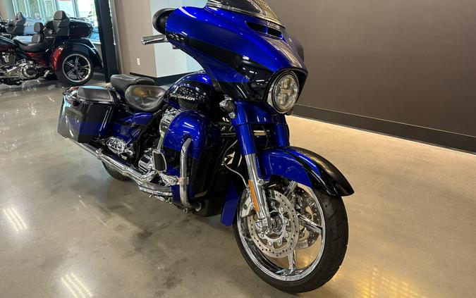2017 Harley-Davidson® CVO™ Street Glide® Candy Cobalt/Indigo Ink with Mirror Chrome Aggressor Wheels
