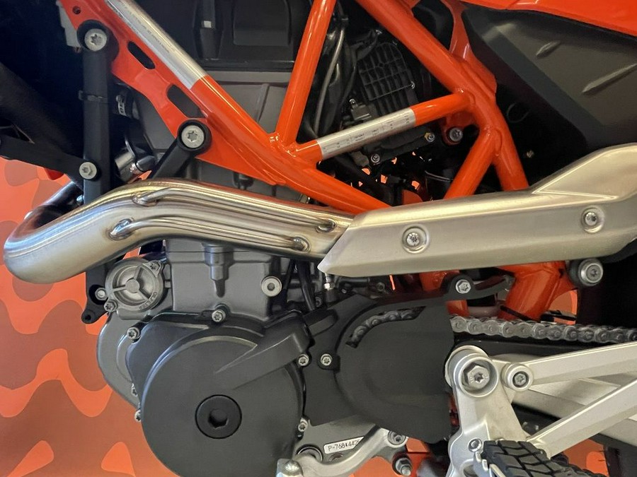 2024 KTM 690 SMC R