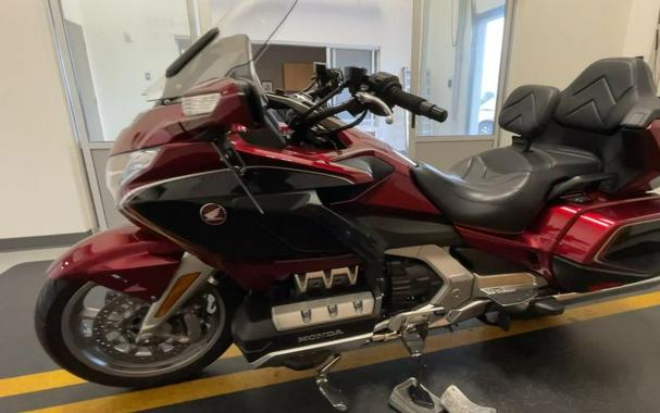 2020 Honda® Gold Wing Tour Automatic DCT Candy Ardent Red/Black