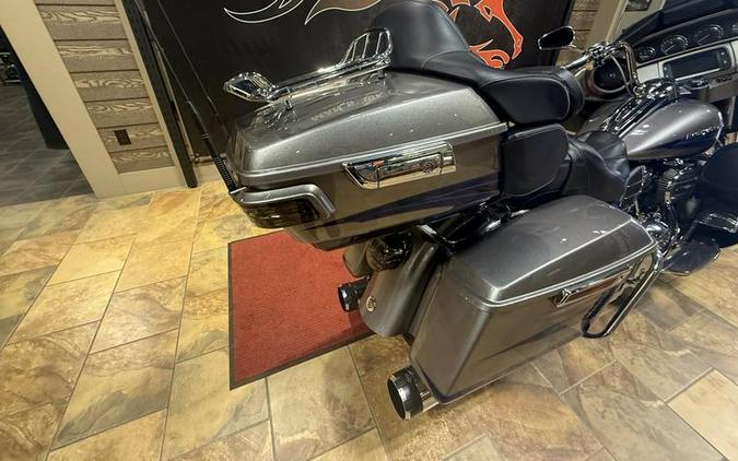 2017 Harley-Davidson® FLHTKSE - CVO™ Limited