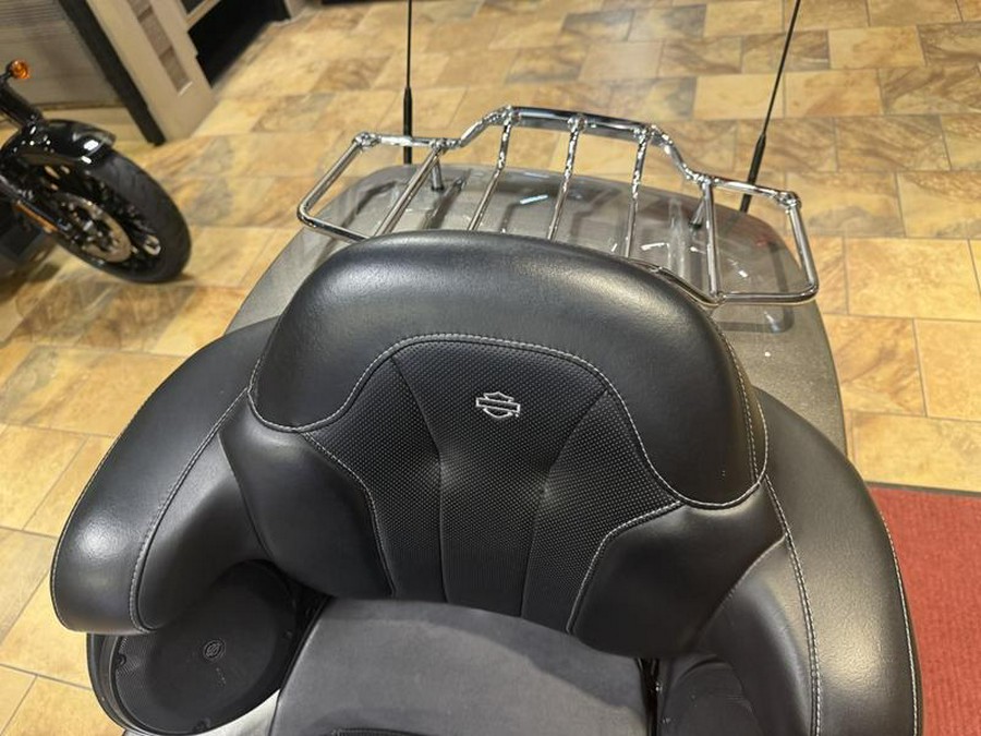 2017 Harley-Davidson® FLHTKSE - CVO™ Limited