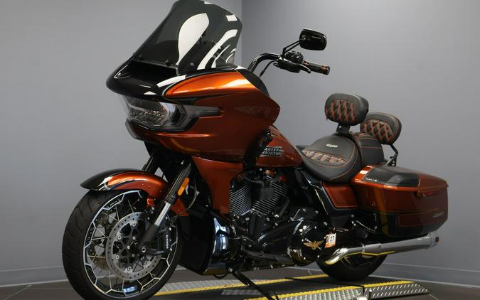2023 Harley-Davidson® CVO™ Road Glide® Whiskey Neat w/Raven Metallic