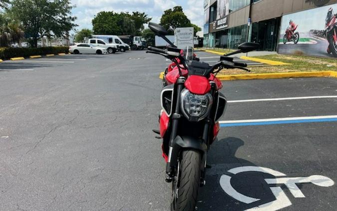 2023 Ducati Diavel V4 Ducati Red