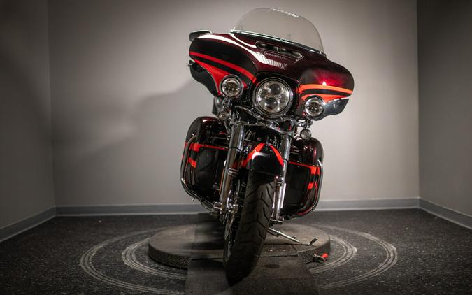 2017 CVO™ Limited (FLHTKSE)