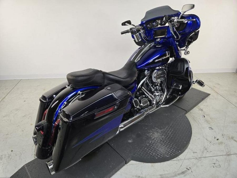 2017 Harley-Davidson® FLHXSE - CVO™ Street Glide®