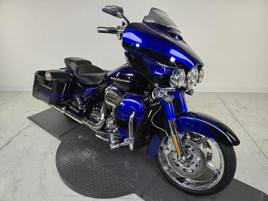 2017 Harley-Davidson® FLHXSE - CVO™ Street Glide®