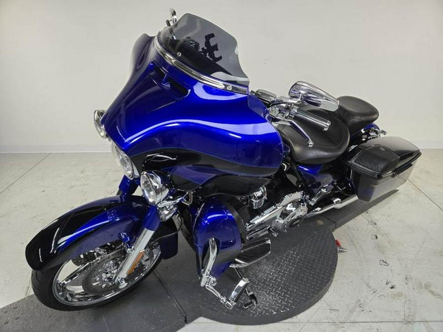 2017 Harley-Davidson® FLHXSE - CVO™ Street Glide®