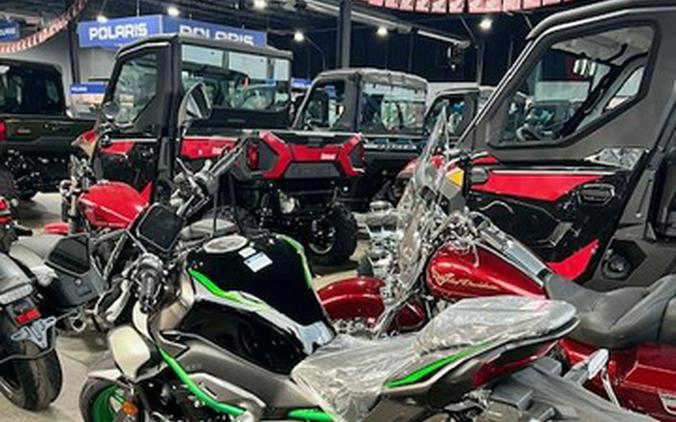2025 Kawasaki Z900 SE ABS