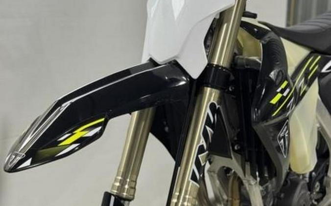 2026 Triumph TF 250-C Jet black/ Pure white